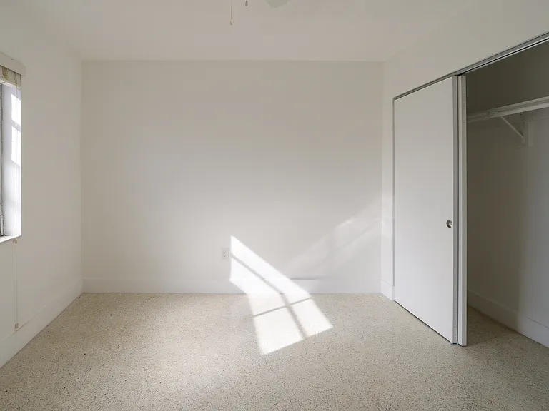 405 W 11th St #12 — Photo 22