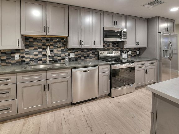 4th image of 3232 E 1st St #A