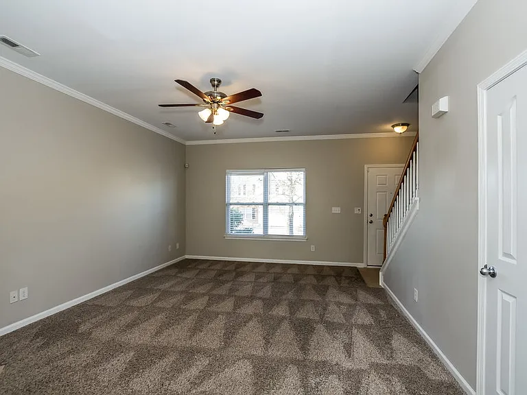 1733 Larne Cir — Photo 4