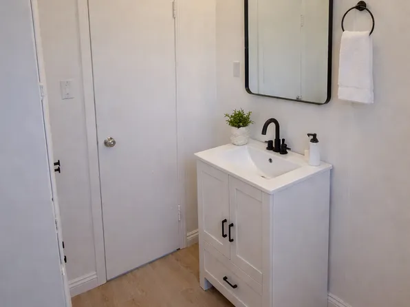 112 McCord Ave #F, Bakersfield, CA 93308