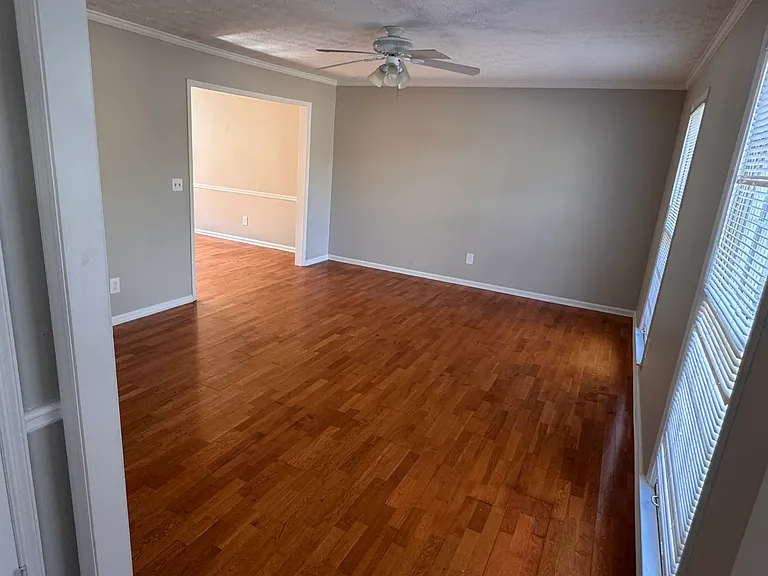 4500 Woodlawn Lake Dr — Photo 2