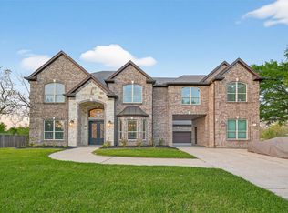 633 Crenshaw Rd, Pasadena, TX 77504