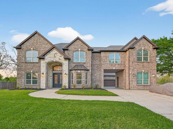 633 Crenshaw Rd, Pasadena, TX 77504