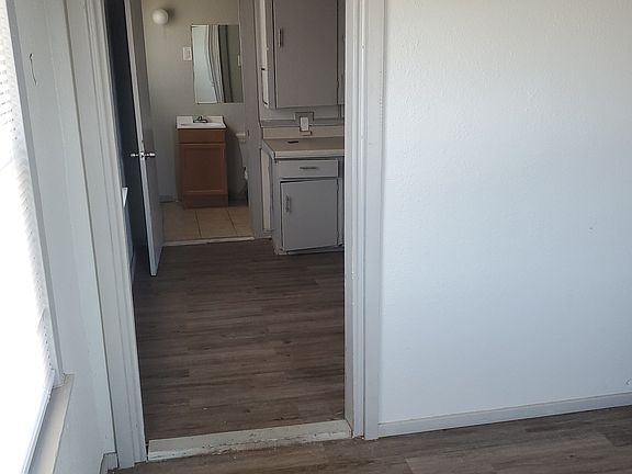 3rd image of 715 W Ave E #17