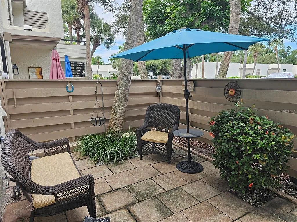 2 bed, 2.0 bath, 1408 sqft, $2,500 — Photo 3