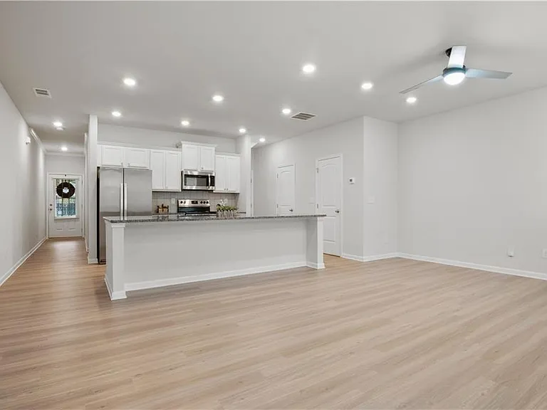 239 Turner Ln — Photo 4