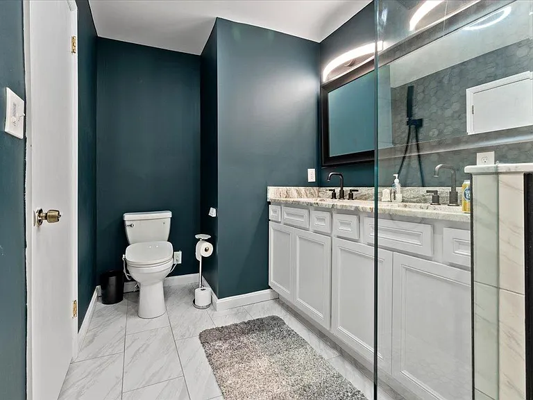 1900 Alexandria Dr — Photo 13