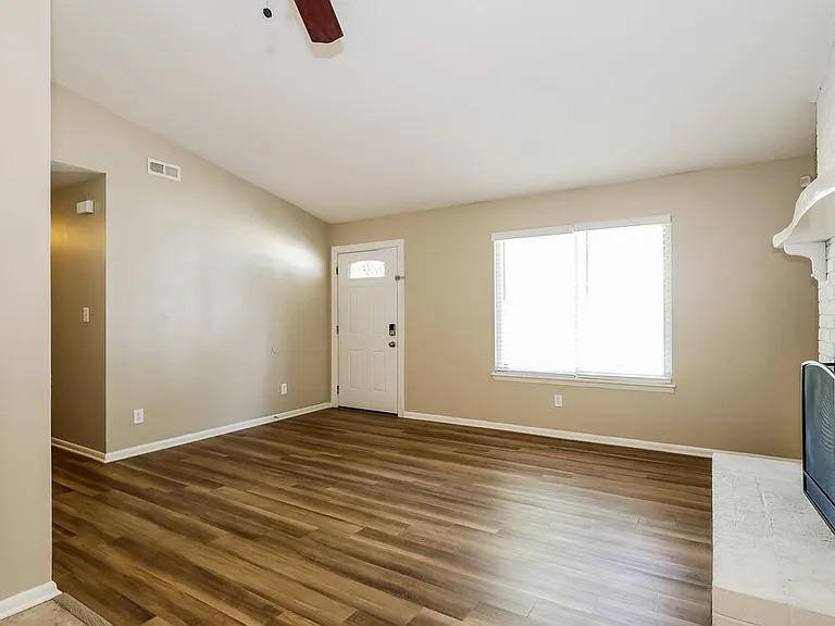 7236 Newell Acres Dr — Photo 3