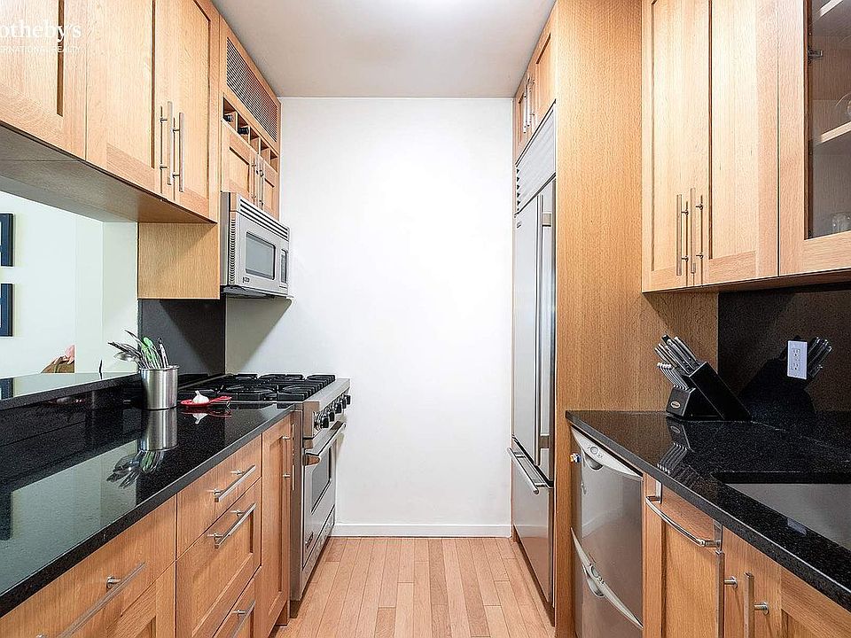 1st image of 88 Greenwich St APT 820