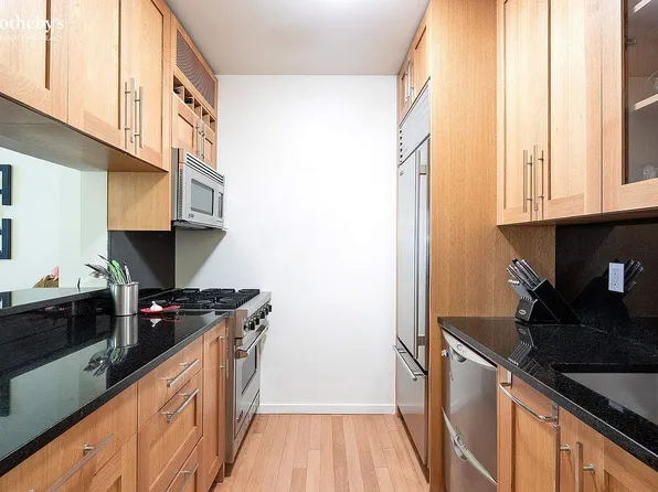 88 Greenwich St APT 820, New York, NY 10006