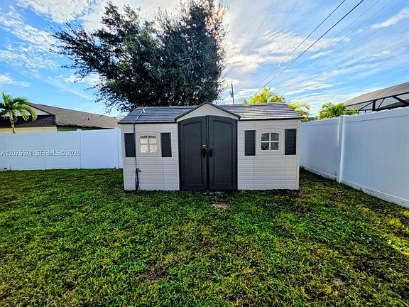 5th image of 626 SW 25th Ter