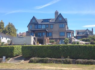 2239 W Viewmont Way W, Seattle, WA 98199