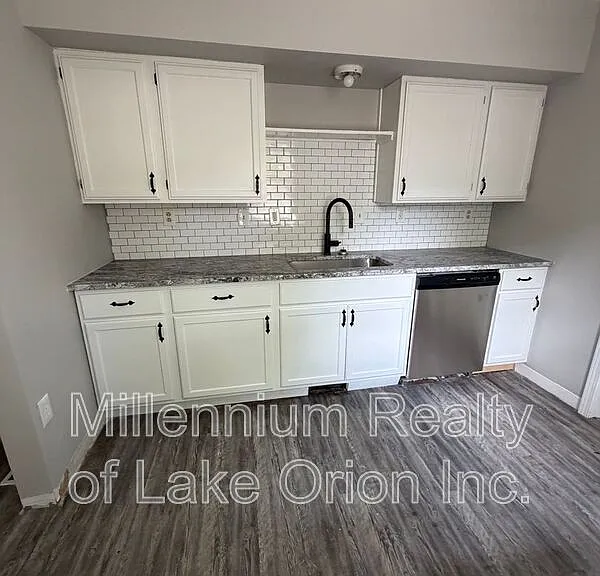 735 E Milton Ave — Photo 5