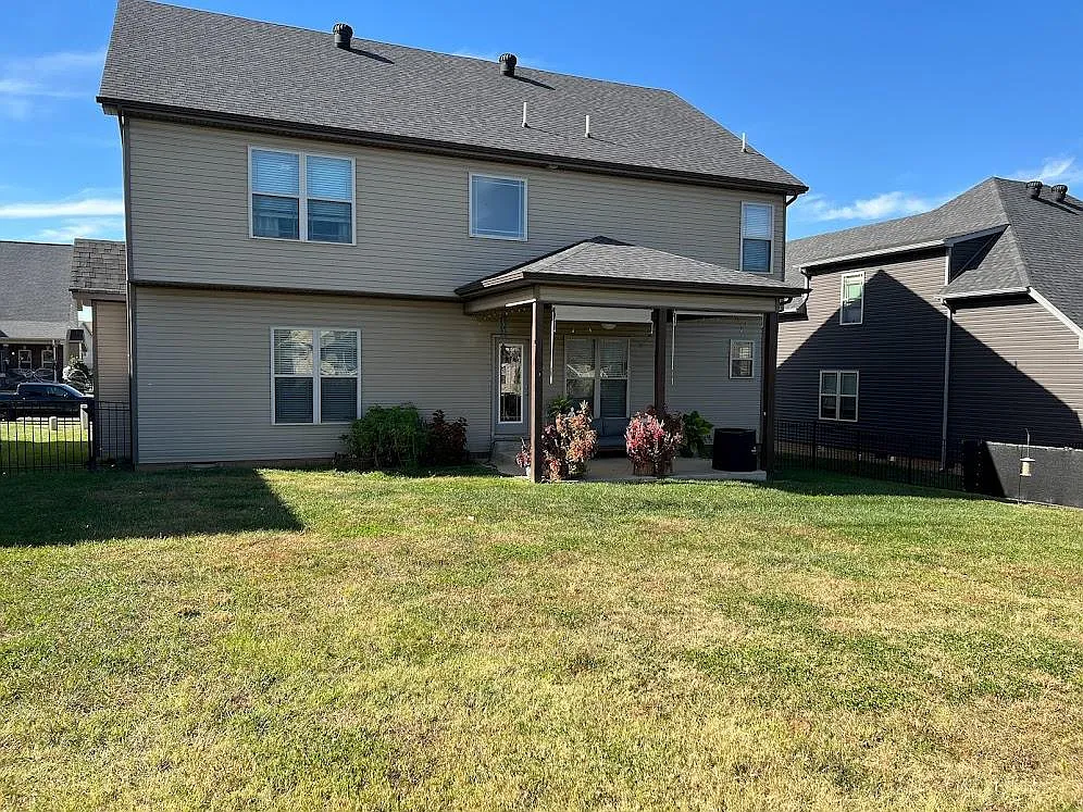 3 bed, 2.5 bath, 2806 sqft, $2,650 — Photo 3