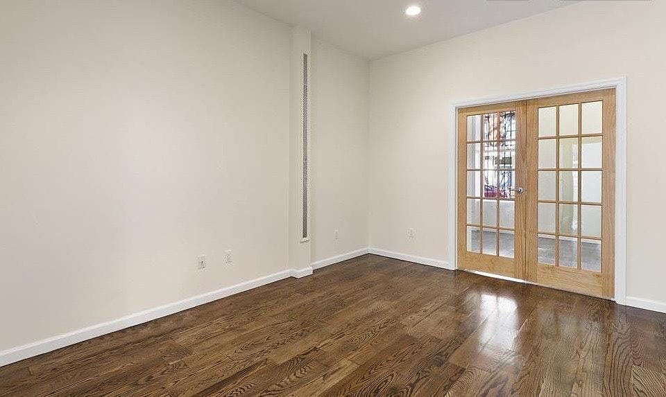 2nd image of 196 Sackett St #1R