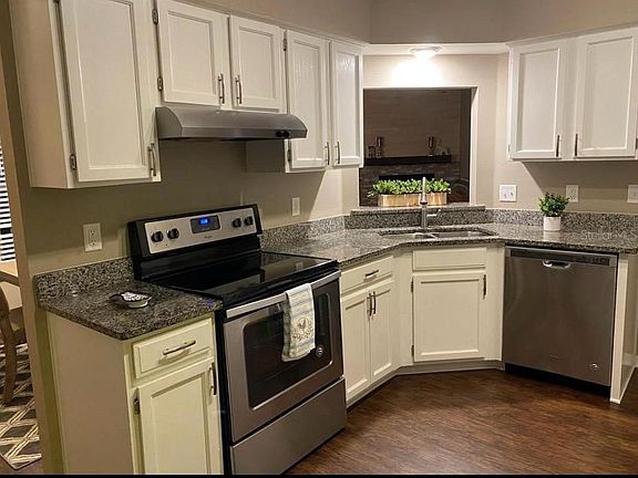 5th image of 114 N Hampton Ct