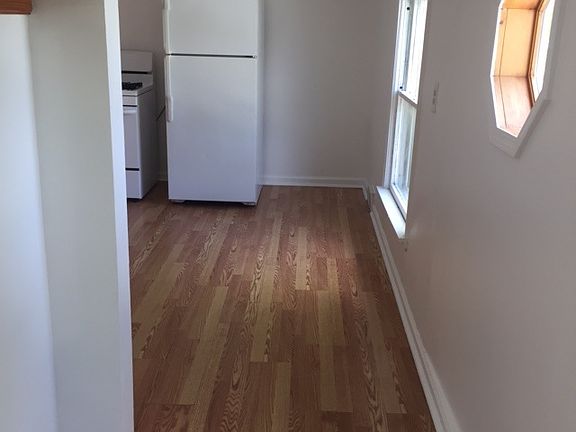 3rd image of 4831 Fairview Ave #2