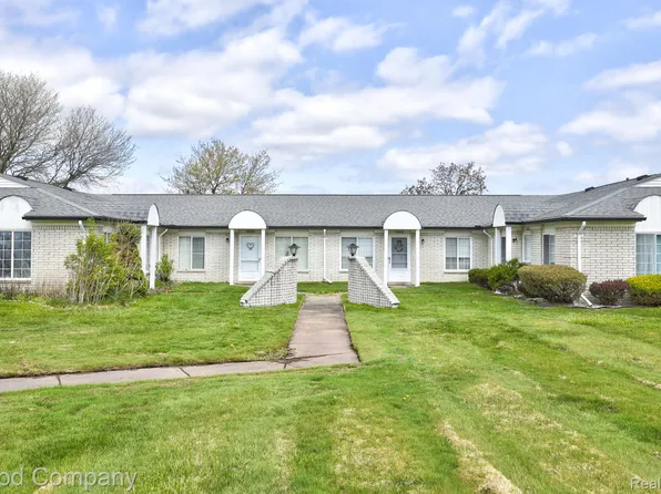 32832 Meadowbrook Ln #81, Warren, MI 48093