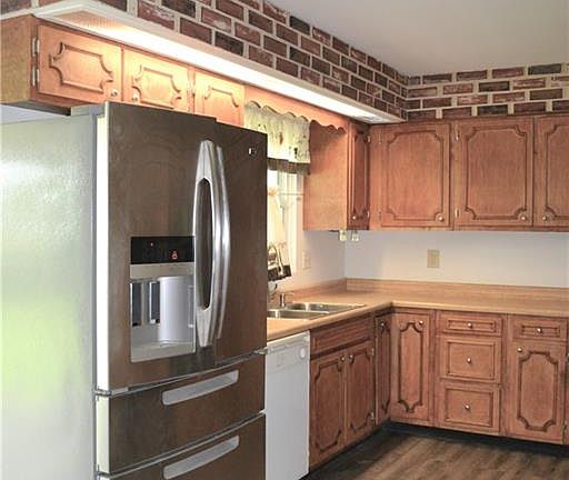 5th image of 2605 Greenbrier Dr