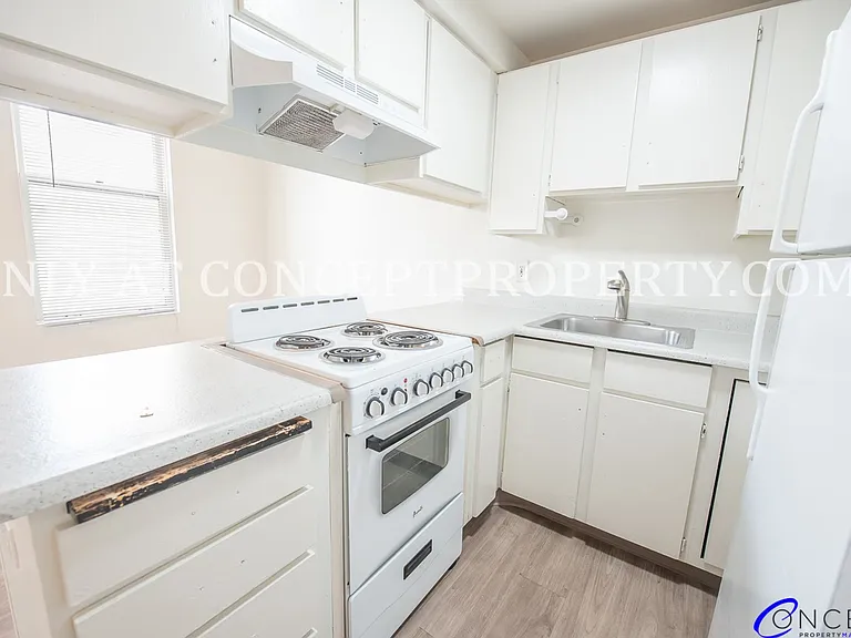 223 E 3rd Ave — Photo 66