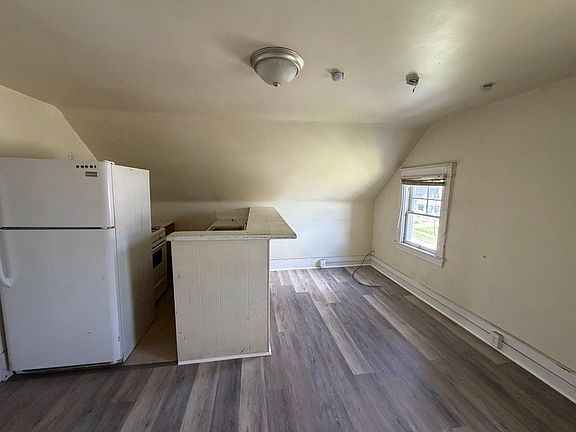 3rd image of 277 Crandall Ave Unit 3