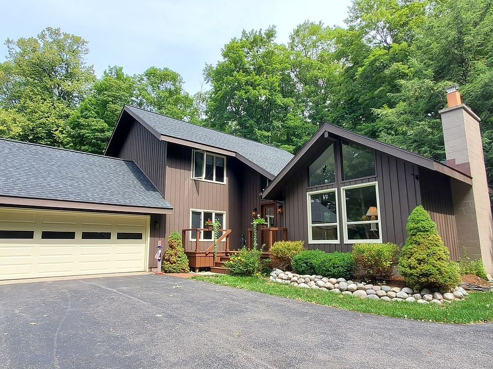1st image of 8676 Fairway Dr