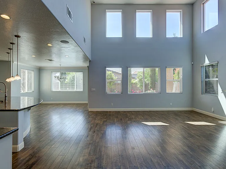 1148 Cordova Ave — Photo 3