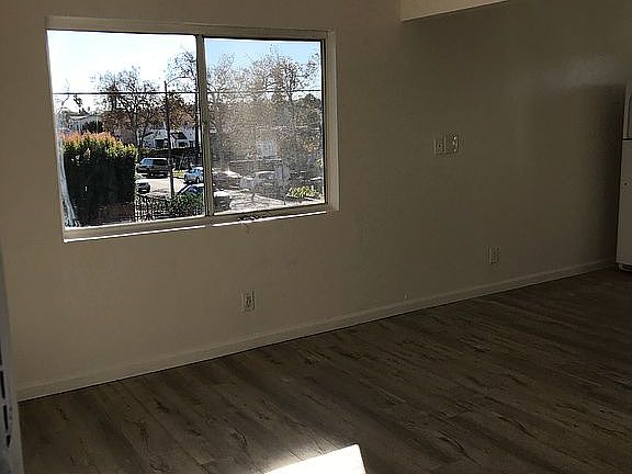 2nd image of 3857 Montclair St