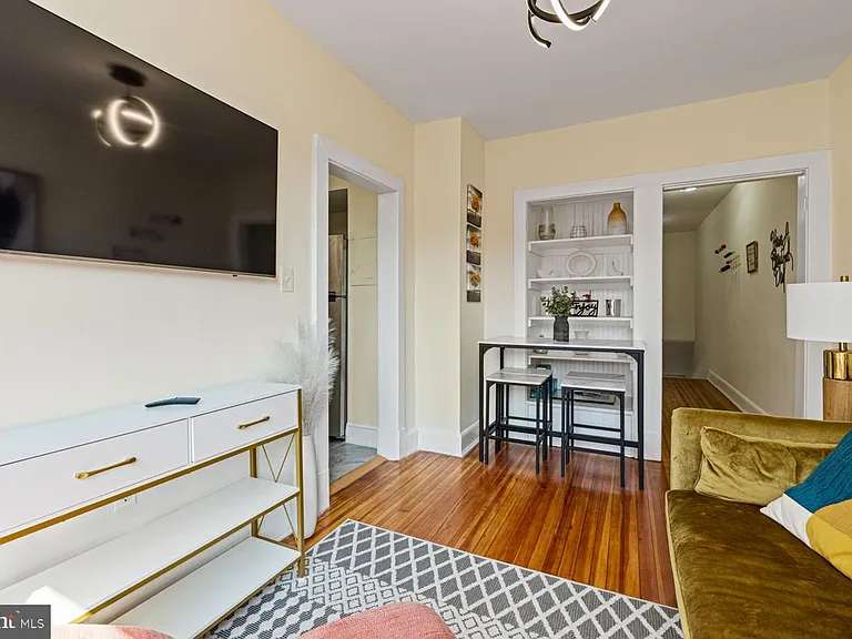 325 V St NE #1 — Photo 17