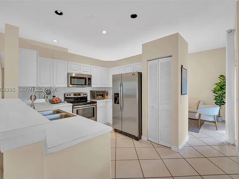 885 Tanglewood Cir #885 — Photo 7