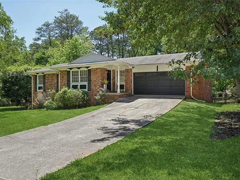 119 Kelso Dr SW — Photo 2
