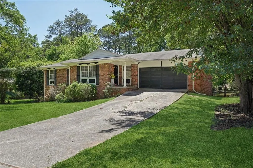 Building Photo - 119 Kelso Dr SW