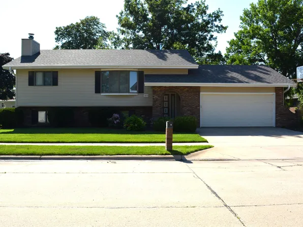 3270 Fairlane Ave, Columbus, NE 68601