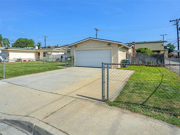 3rd image of 1817 E Rosewood Ct