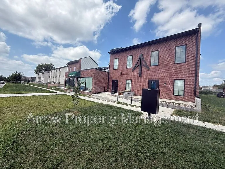 2230 R St #6 — Photo 1