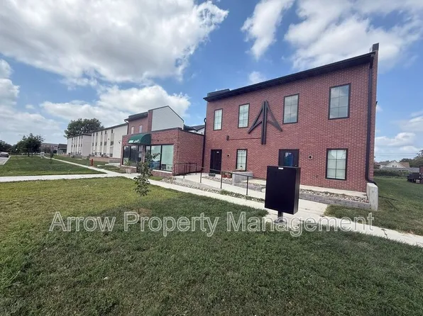 2230 R St #6, Lincoln, NE 68503