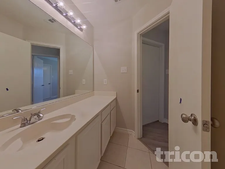 233 Amherst Dr — Photo 15