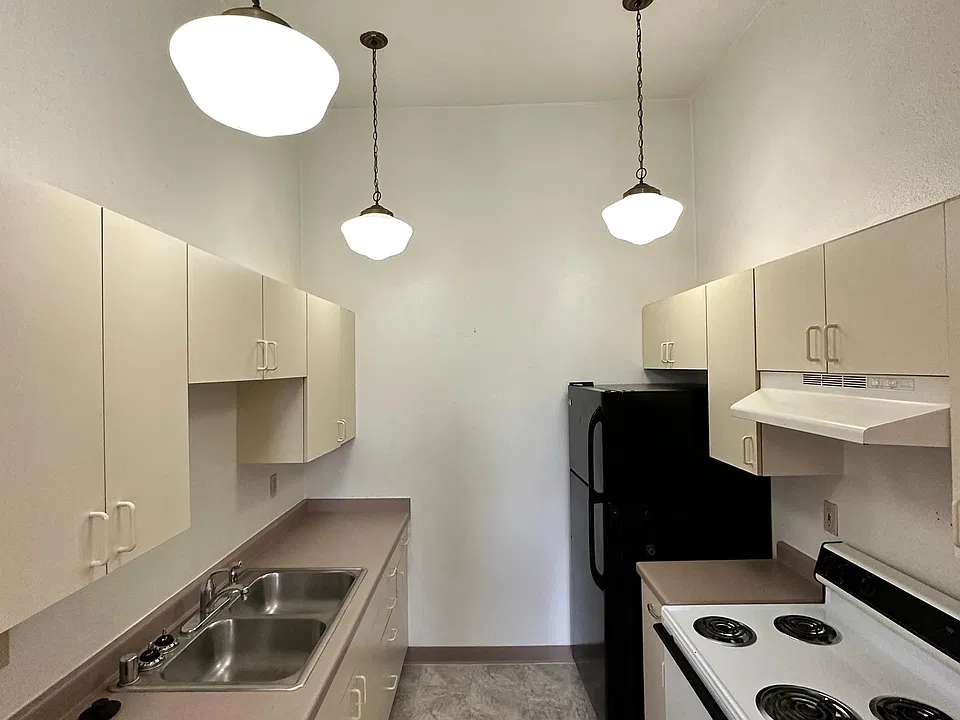 115 W Main St
