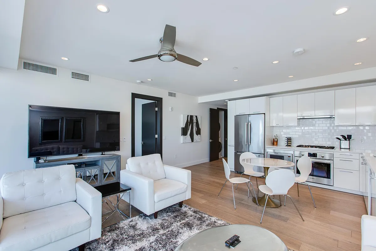 Photo 2 of 34 - 4422 N 75th St #4003 - Scottsdale, AZ Building Photo - 4422 N 75th St #4003