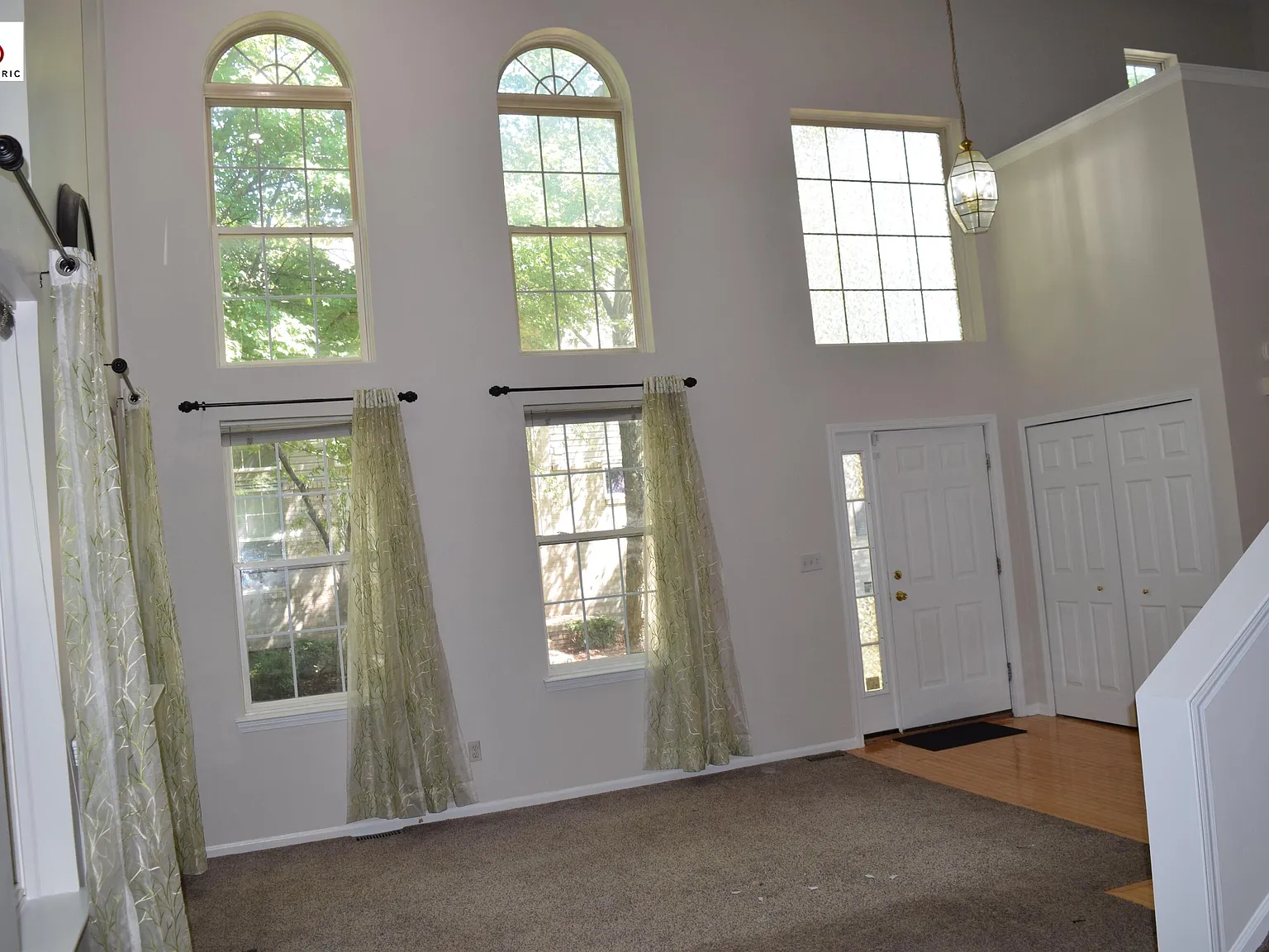 3 bed, 3.0 bath, 3269 sqft, $3,000 — Photo 3