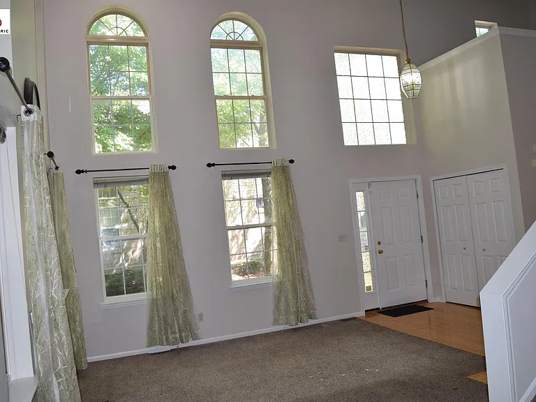 1566 Heron Cir — Photo 3