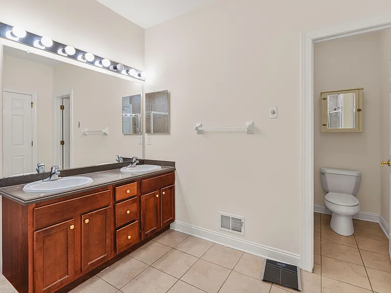 102 Burnet Cres #102 — Photo 46