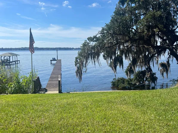239 W River Rd, Palatka, FL 32177