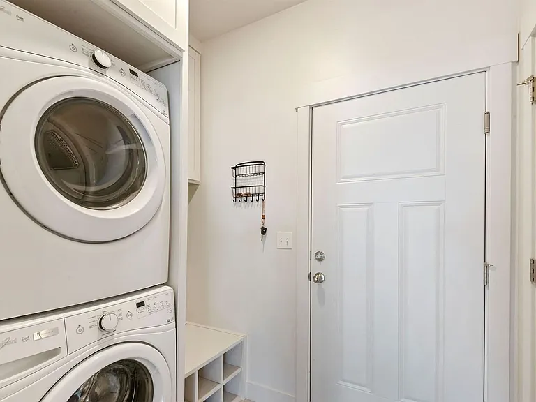 322 N 240 E — Photo 12