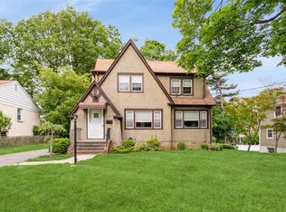 20 Harding Dr, New Rochelle, NY 10801