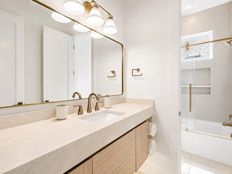 1642 Bonnie Brae St — Photo 14