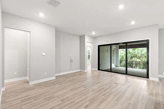 4 bed, 4.0 bath, 2875 sqft, $4,225 — Photo 4