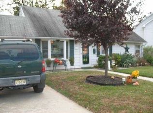 13 Brookville Rd, Edison, NJ 08817