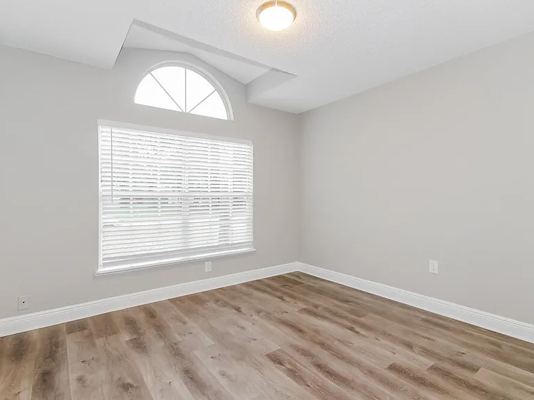 11305 Maybrook Ave — Photo 12