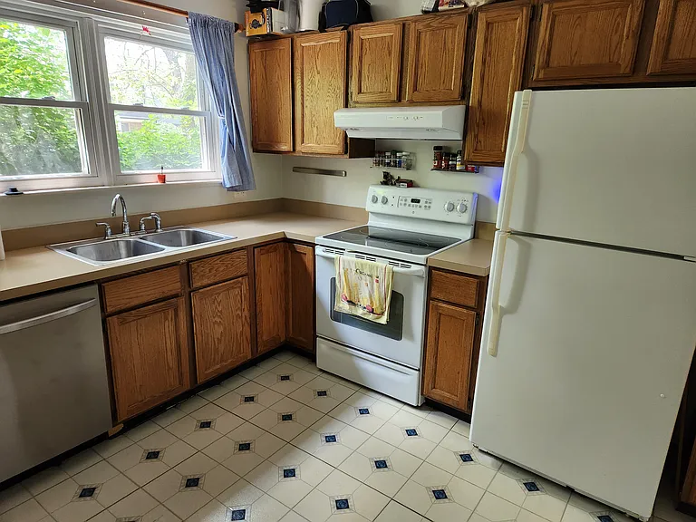 3490 Burbank Dr — Photo 2